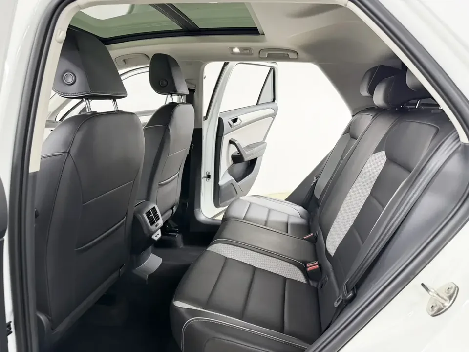 Volkswagen T-Roc TANG 2023 280TSI DSG Time Edition 2023 — миниатюра 5