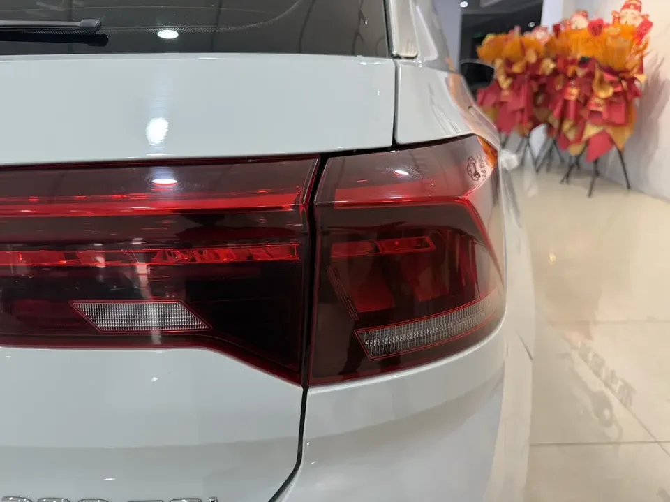 Volkswagen T-Roc TANG 2021 Modified 280TSI DSG 2WD Elite Smart Link Edition 2022 — thumbnail 3