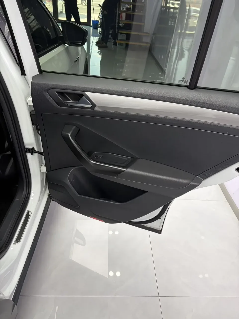 Volkswagen T-Roc TANG 2022 280TSI DSG 2WD Elite PLUS 2023 — thumbnail 3