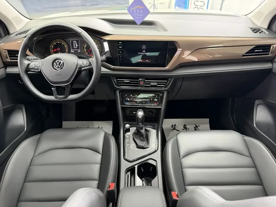 Volkswagen Tharu tuyue 2021 280TSI 2WD Deluxe Edition 2022 — thumbnail 4