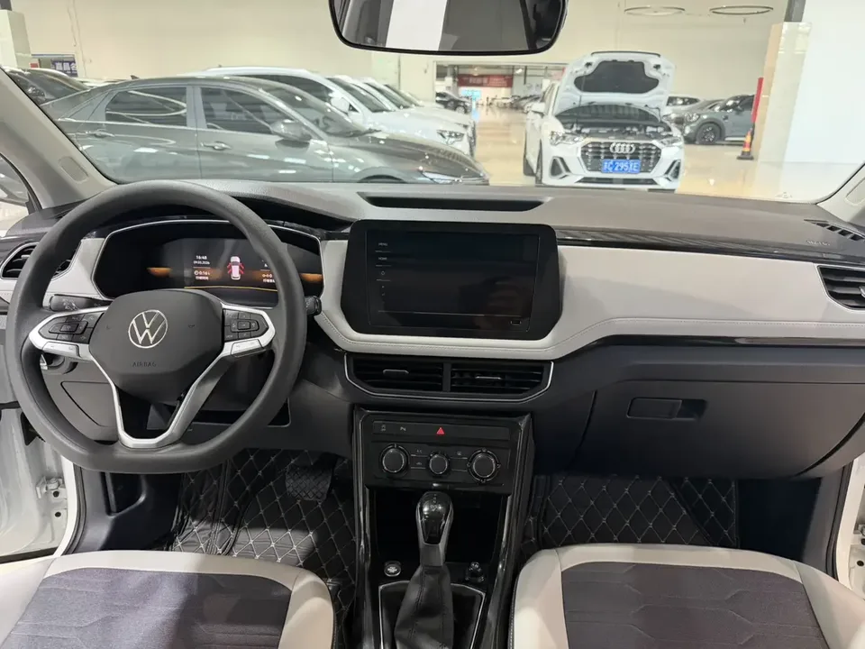 Volkswagen Tharu tuyue 2025 New 1.5L Sharp Edition 2025 — thumbnail 3
