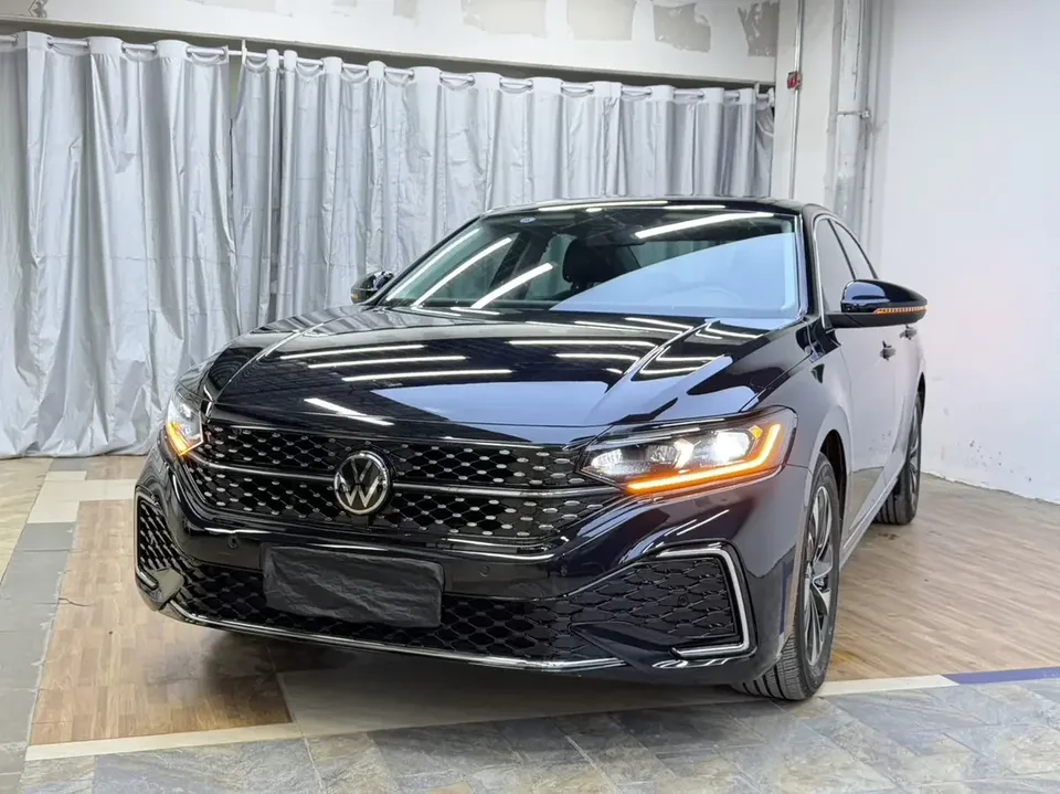 Volkswagen Passat Passat 2023 Modified 280TSI Starry Sky Elite Edition 2023 — photo 1, buy with delivery to Moscow