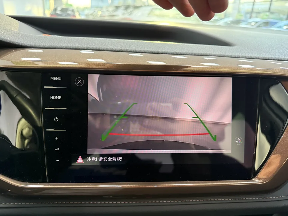 Volkswagen Tharu tuyue 2022 280TSI 2WD Deluxe Edition 2022 — thumbnail 3