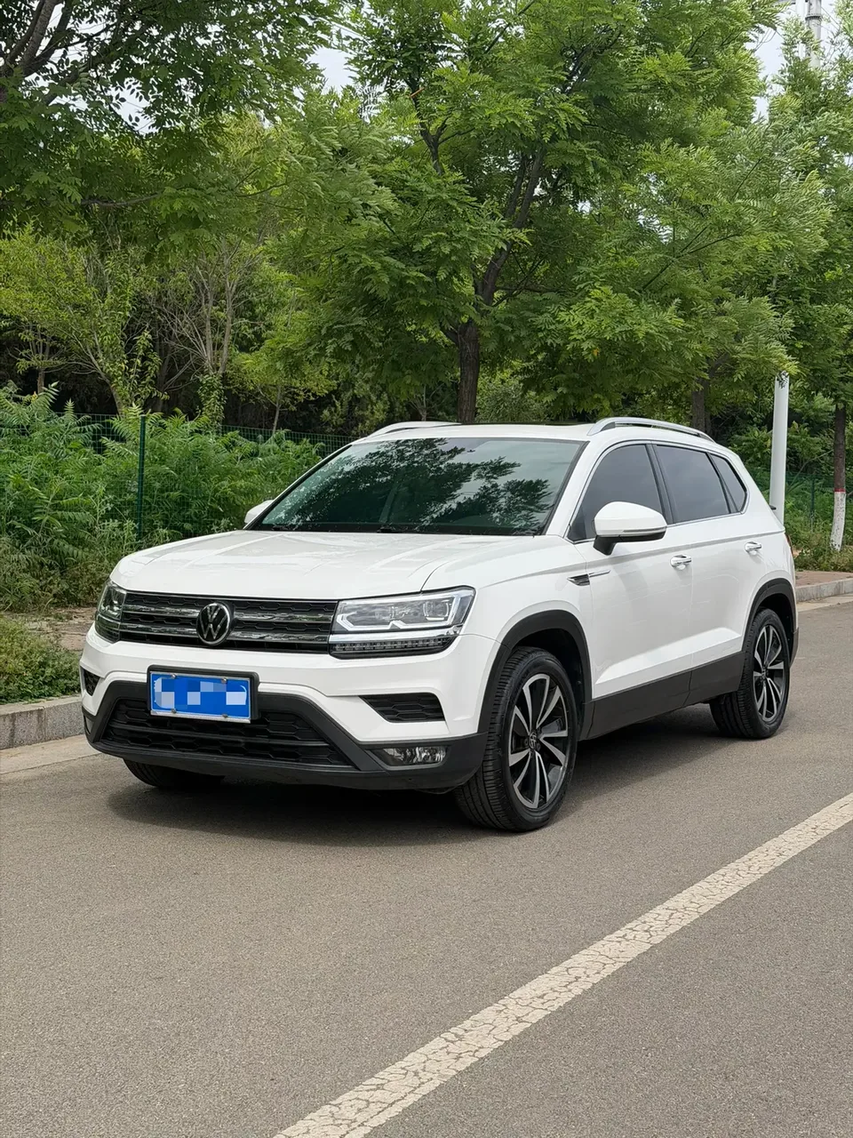 Volkswagen Tharu tuyue 2022 280TSI 2WD Deluxe Edition 2022 — photo 1, buy with delivery to Moscow