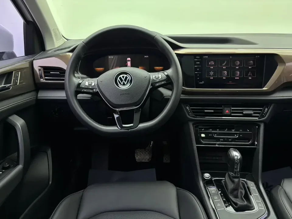 Volkswagen Tharu tuyue 2022 280TSI 2WD Deluxe Edition 2022 — thumbnail 3