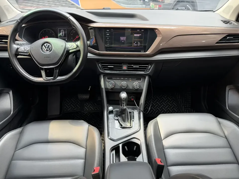 Volkswagen Tharu tuyue 2021 280TSI 2WD Comfort Edition 2022 — thumbnail 5