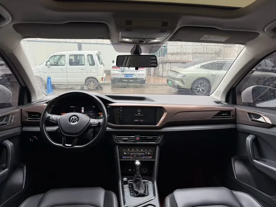 Volkswagen Tharu tuyue 2022 280TSI 2WD Deluxe Edition 2022 — thumbnail 3