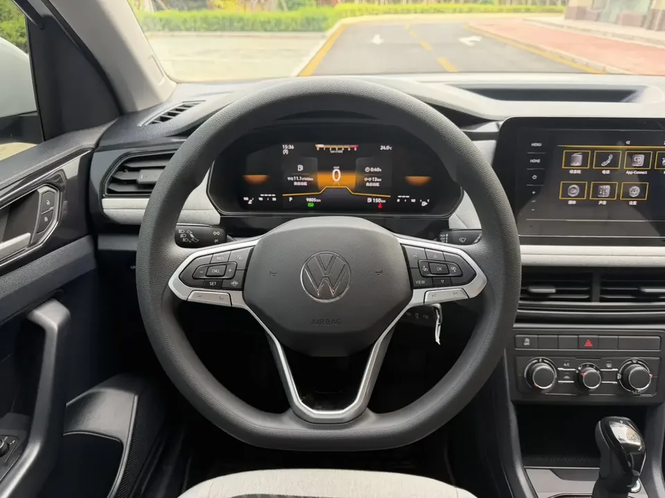 Volkswagen Tharu tuyue 2025 New 1.5L Ruijin Edition 2025 — thumbnail 3