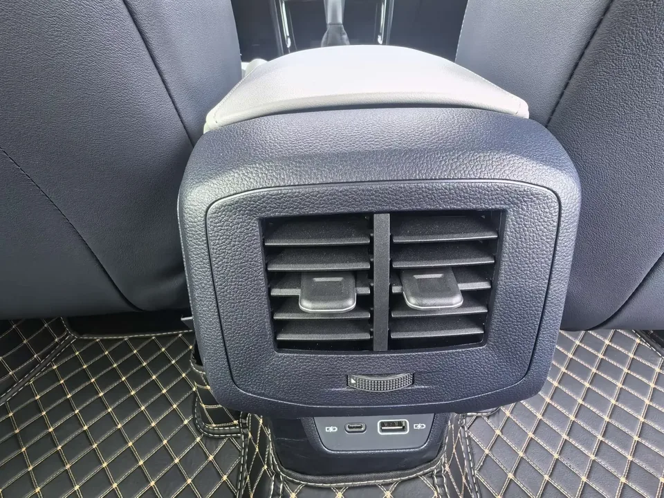 Volkswagen Tharu tuyue 2025 New 1.5L Sharp Edition 2025 — thumbnail 3
