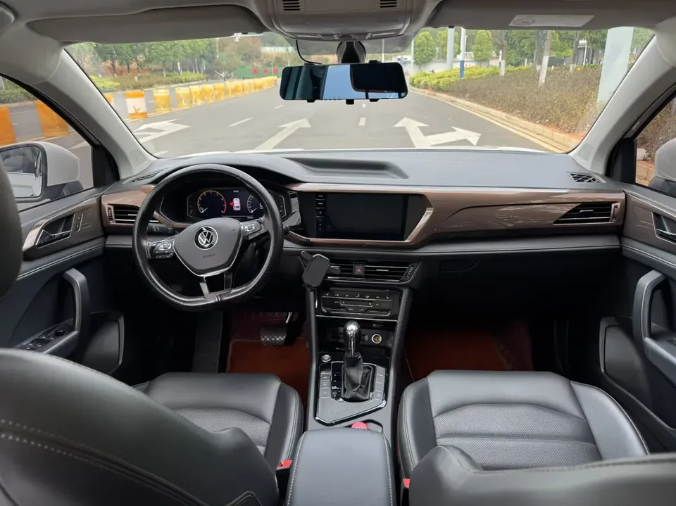 Volkswagen Tharu tuyue 2022 280TSI 2WD Deluxe Edition 2022 — thumbnail 3