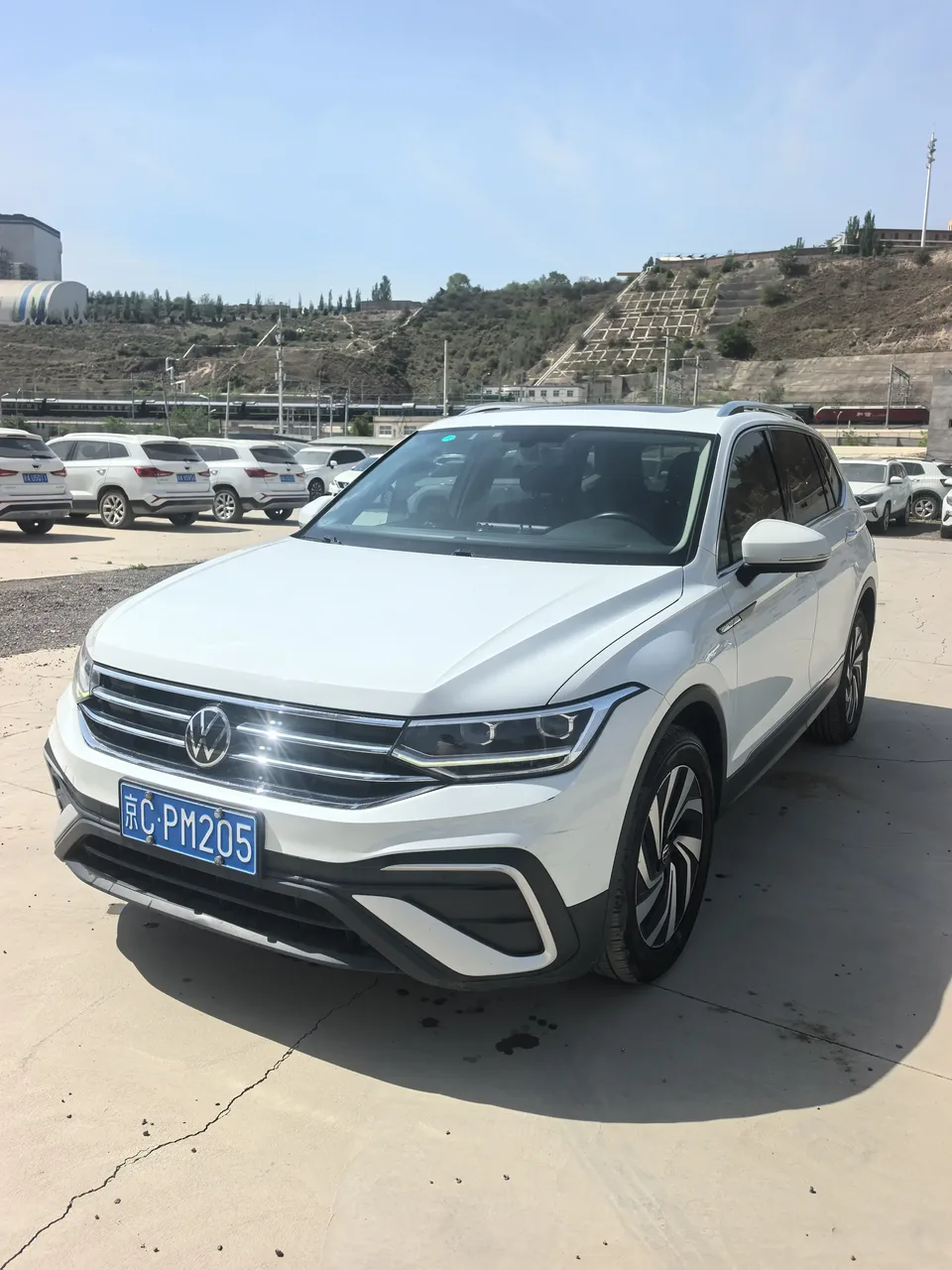 Volkswagen Tiguan L Tiguan L 2023 300TSI 2WD Smart Edition 2023 — photo 1, buy with delivery to Moscow