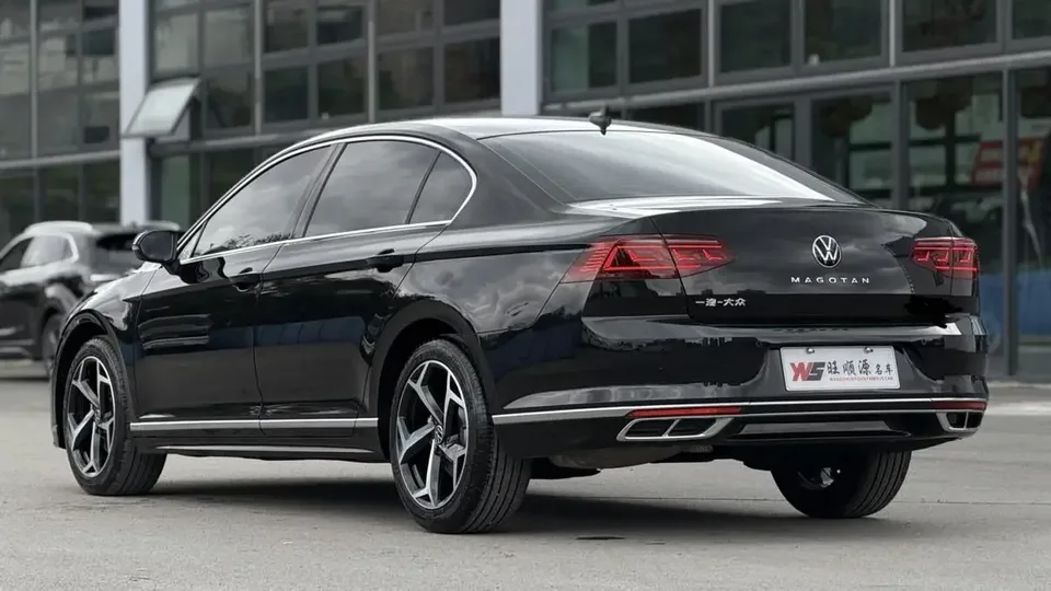 Volkswagen Magotan Magotan 2023 2 millionth anniversary edition 280TSI DSG leading model 2025 — thumbnail 2