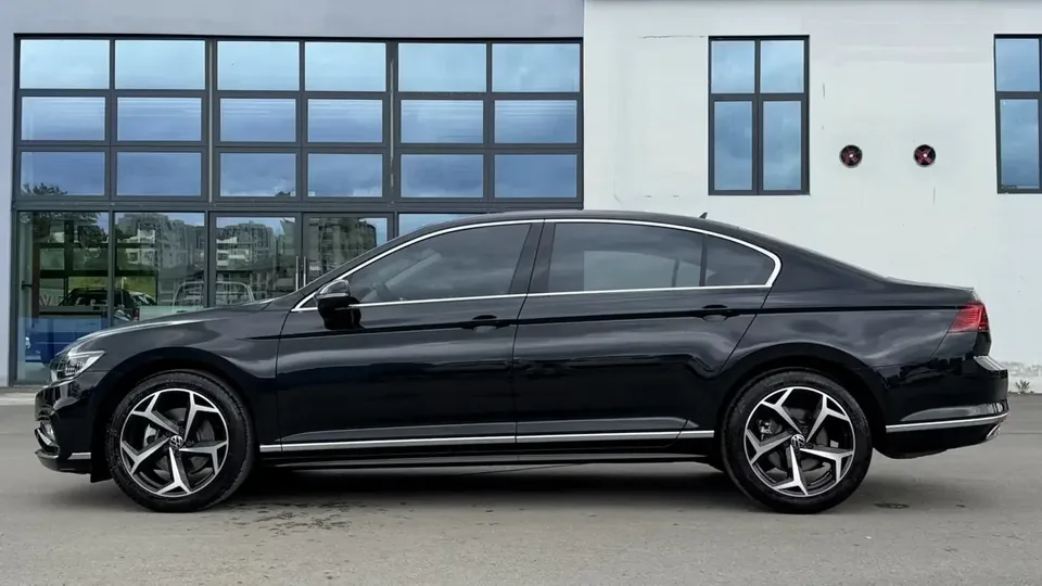 Volkswagen Magotan Magotan 2023 2 millionth anniversary edition 280TSI DSG leading model 2025 — thumbnail 4
