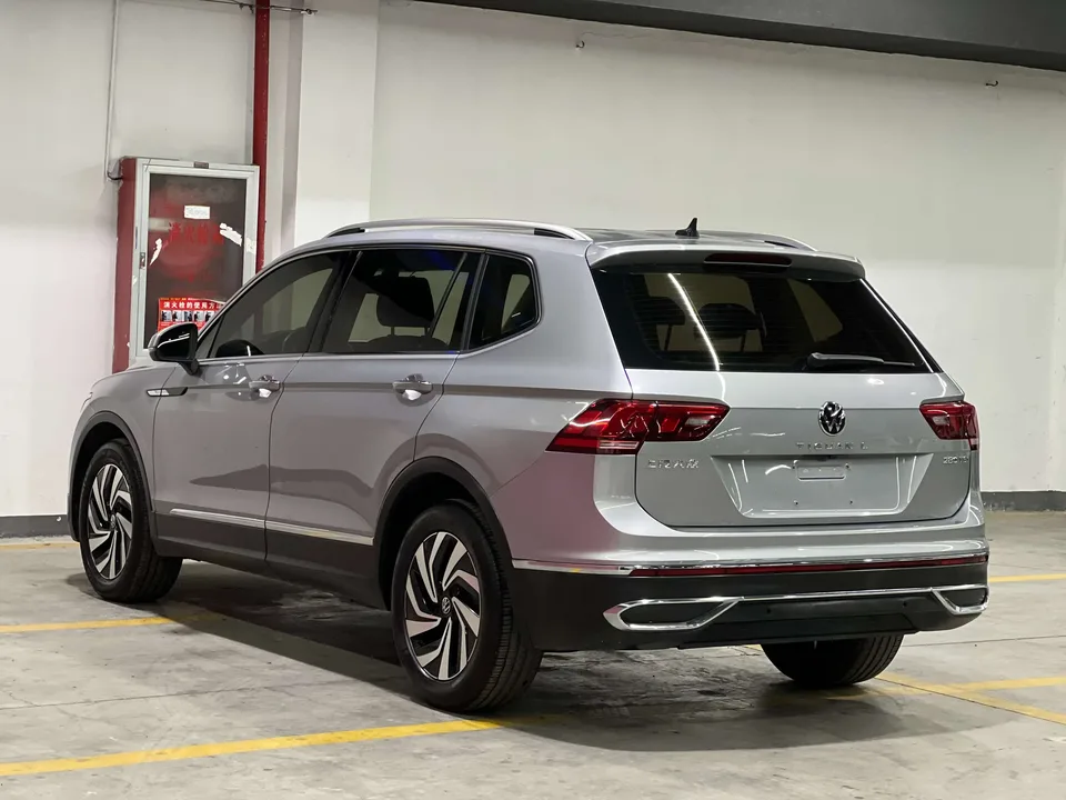 Volkswagen Tiguan L Tiguan L 2023 280TSI Limited Edition 2022 — photo 1, buy with delivery to Moscow