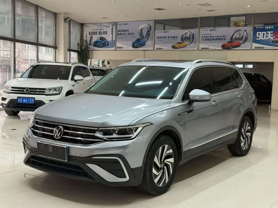 Volkswagen Tiguan L Tiguan L 2023 280TSI Limited Edition 2023 — photo 1, buy with delivery to Moscow