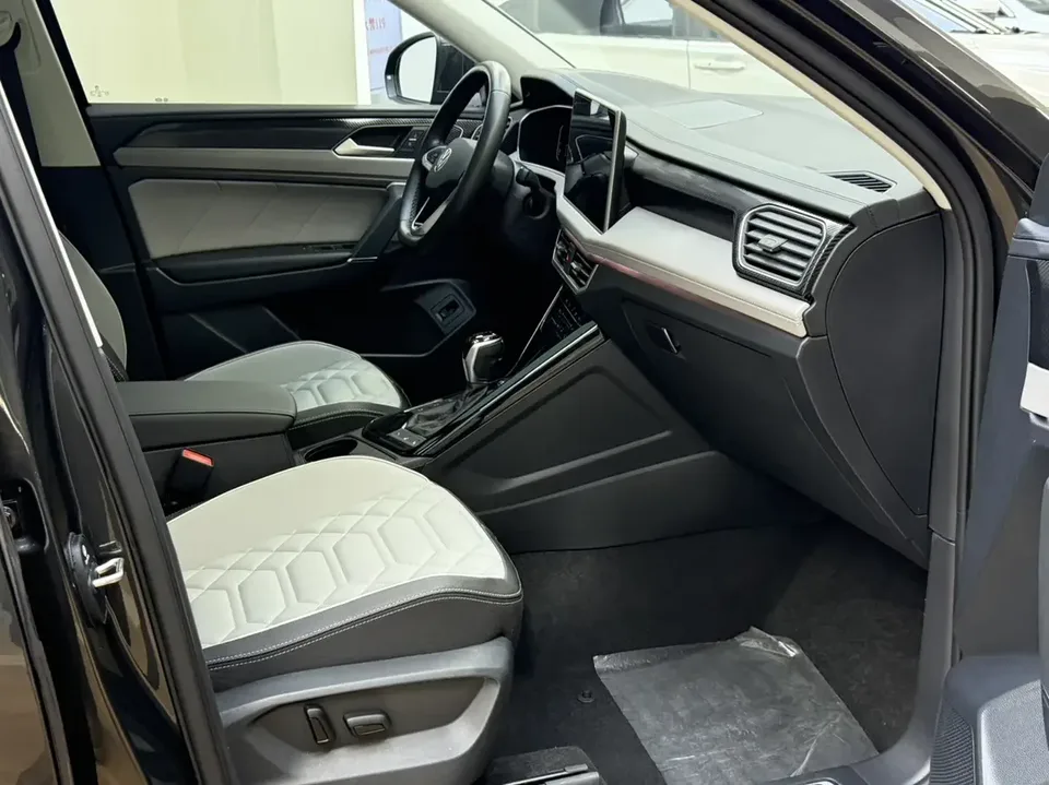 Volkswagen Tayron Tanyue 2023 280TSI 2WD Luxury Plus Advanced Edition 2023 — thumbnail 3