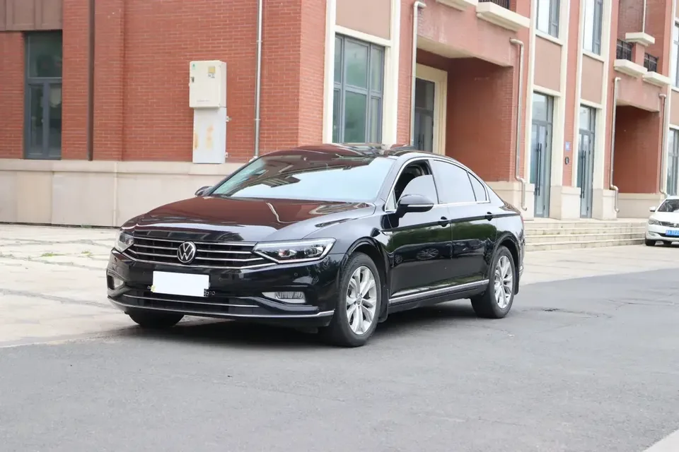 Volkswagen Magotan Magotan 2020 280TSI DSG Comfort 2022 — photo 1, buy with delivery to Moscow