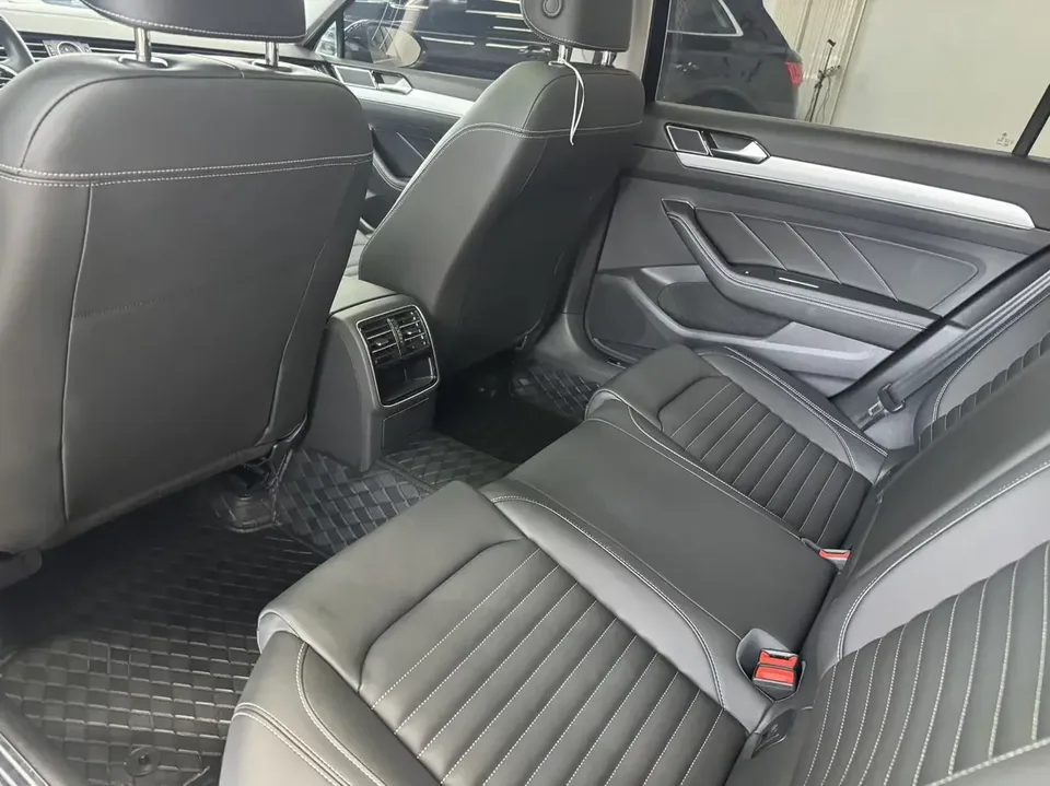 Volkswagen Magotan Magotan 2023 2 millionth anniversary edition 280TSI DSG comfort model 2023 — thumbnail 3