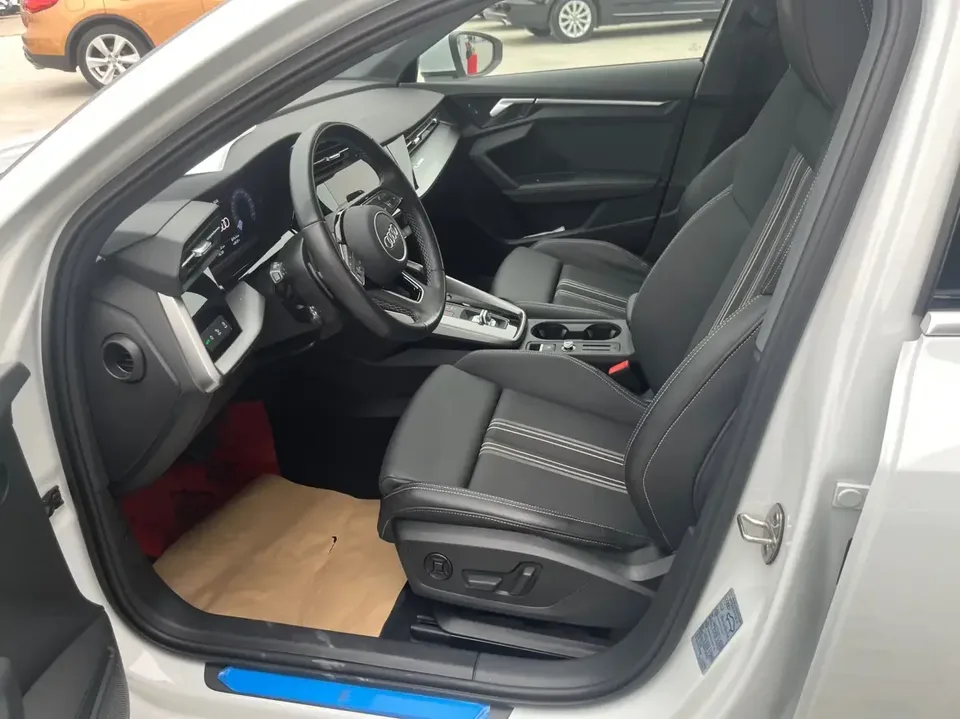 Audi A3 Audi A3 2024 Sportback 35 TFSI Stylish and sporty 2024 — thumbnail 4