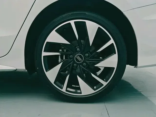 Audi A3 Audi A3 2024 A3L Limousine 35 TFSI Stylish Sports 2024 — thumbnail 3