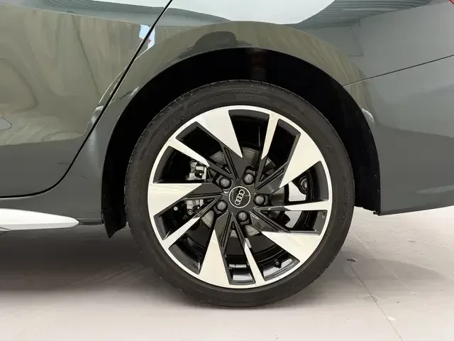 Audi A3 Audi A3 2024 A3L Limousine 35 TFSI Stylish Sports 2024 — миниатюра 3
