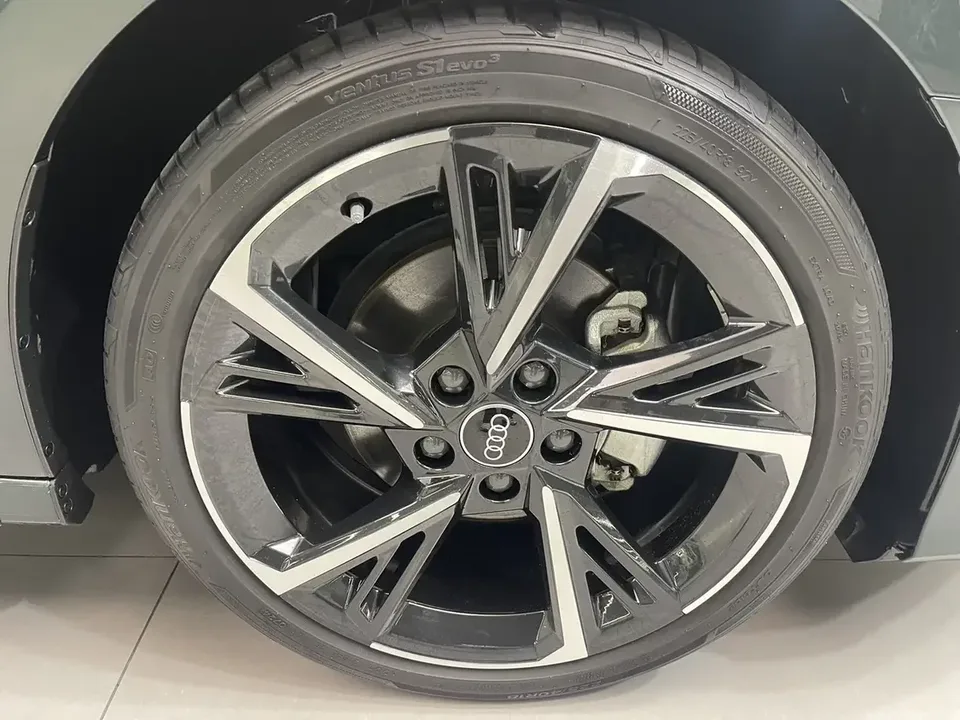 Audi A3 Audi A3 2024 Sportback 35 TFSI Stylish and sporty 2024 — thumbnail 3