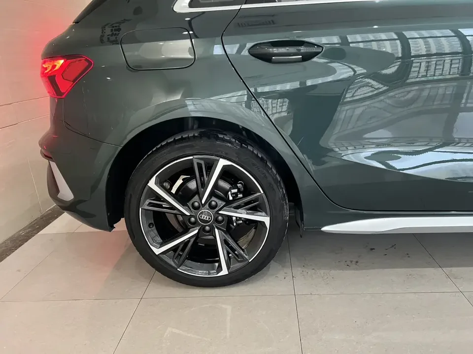 Audi A3 Audi A3 2024 Sportback 35 TFSI Stylish and sporty 2024 — thumbnail 3
