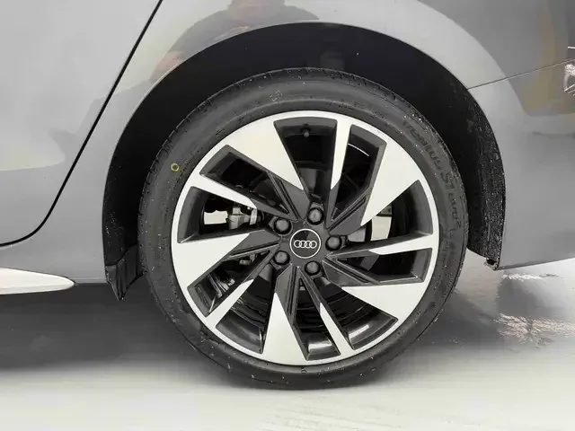 Audi A3 Audi A3 2023 A3L Limousine 35 TFSI facelift: stylish and sporty 2023 — thumbnail 3