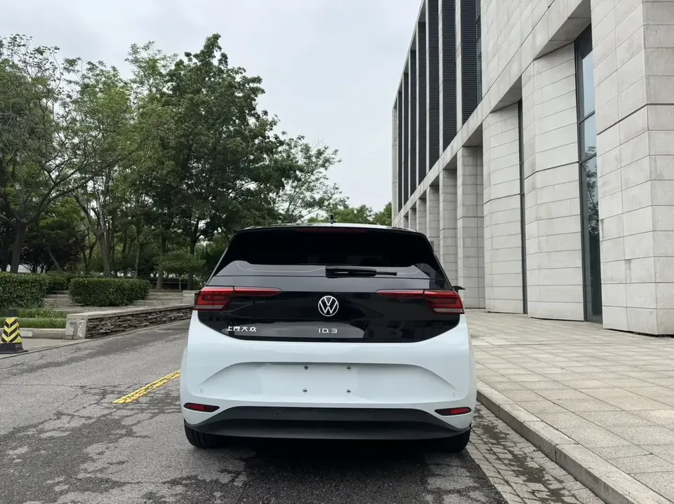 Volkswagen ID.3 Volkswagen ID.3 2023 Upgraded Pure Smart Edition 2023 — thumbnail 2