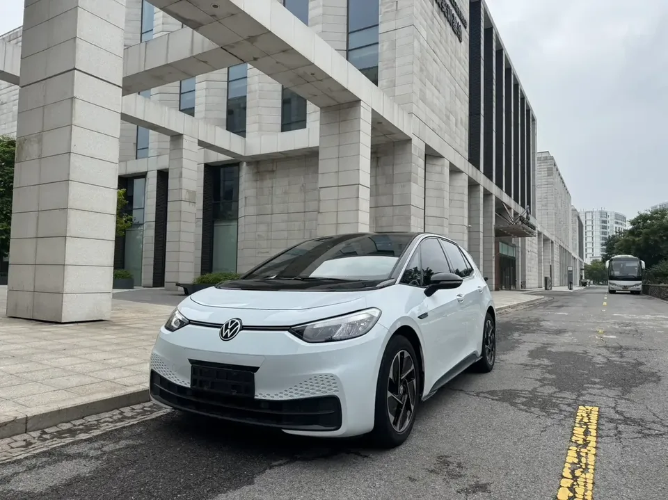 Volkswagen ID.3 Volkswagen ID.3 2023 Upgraded Pure Smart Edition 2023 — photo 1, buy with delivery to Moscow