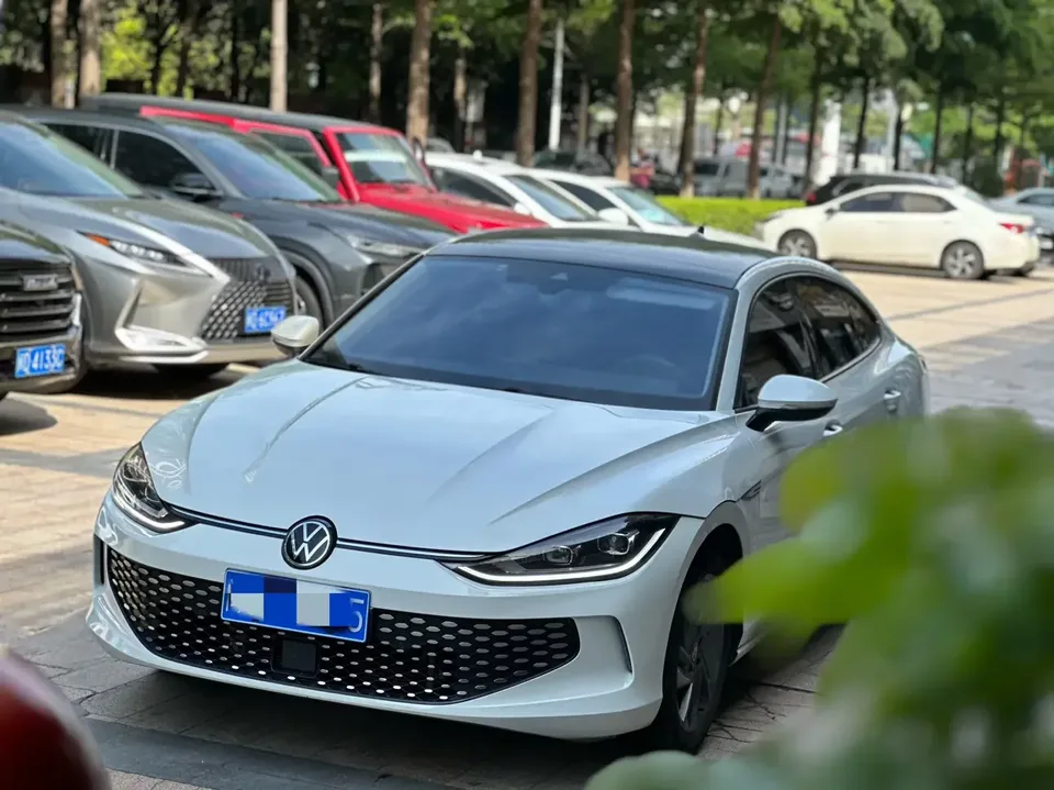 Volkswagen Lamando Lingdu 2024 Lingdu L 280TSI DSG Hot Edition 2024 — photo 1, buy with delivery to Moscow