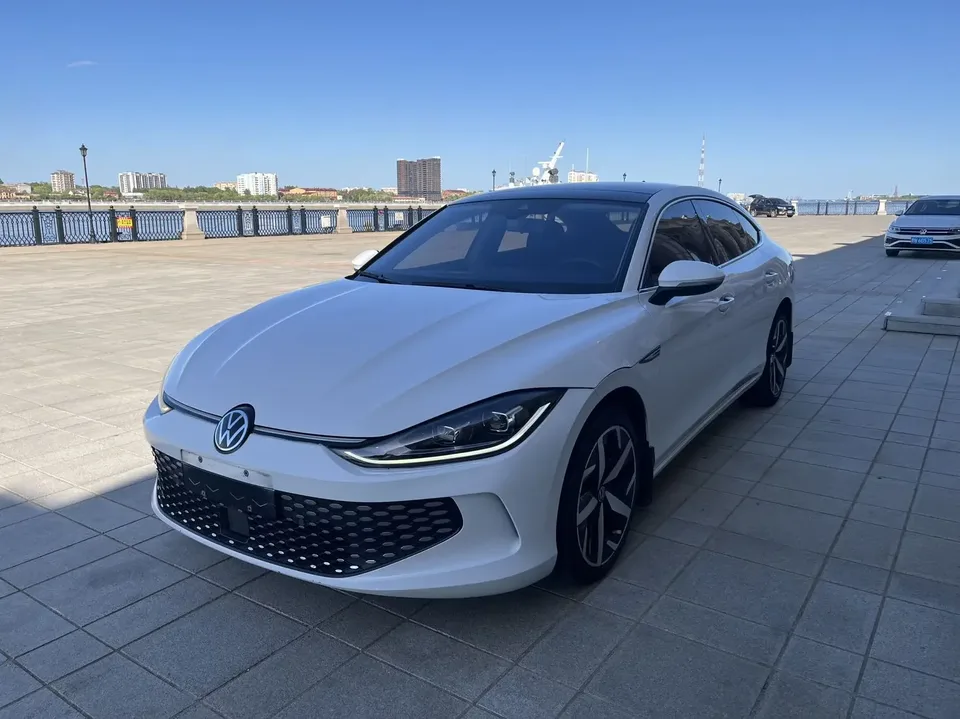 Volkswagen Lamando Lingdu 2023 Lingdu L 280TSI DSG Cool Edition 2023 — photo 1, buy with delivery to Moscow