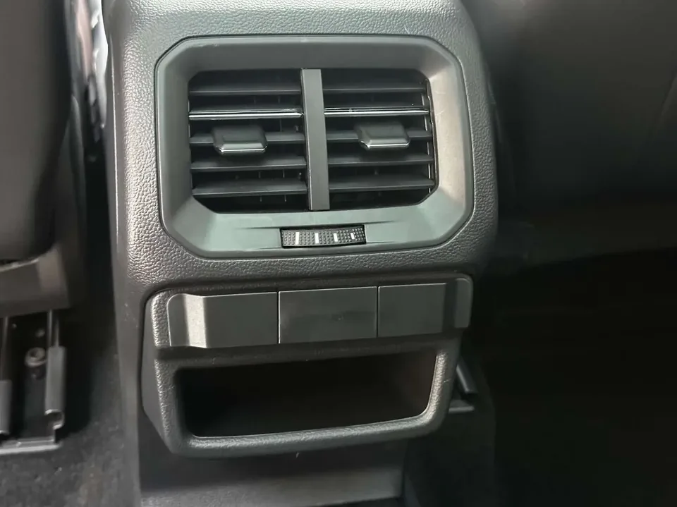 Volkswagen Tharu tuyue 2021 280TSI 2WD Deluxe Edition 2022 — thumbnail 4