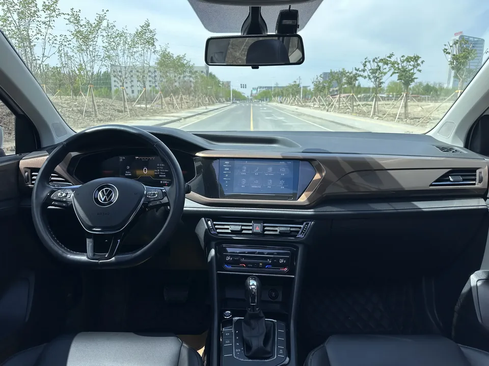 Volkswagen Tharu tuyue 2022 280TSI 2WD Comfort Edition 2022 — thumbnail 3