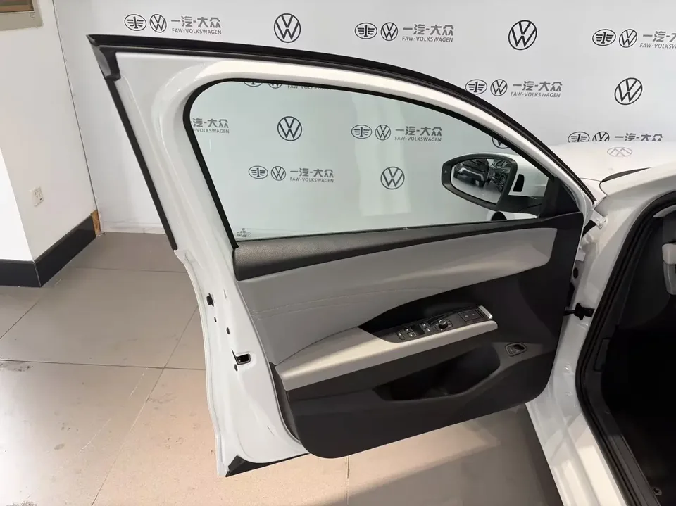 Volkswagen Sagitar Sagitar 2026 S 1.5L Automatic Elite Edition 2026 — thumbnail 4