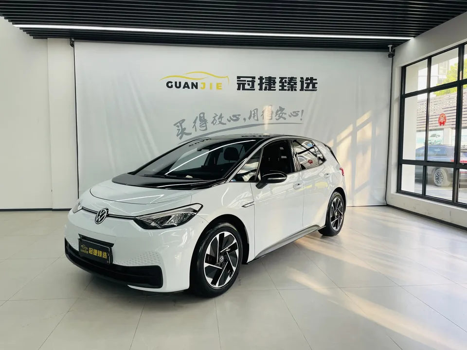 Volkswagen ID.3 Volkswagen ID.3 2023 Upgraded Pure Smart Edition 2023 — photo 1, buy with delivery to Moscow