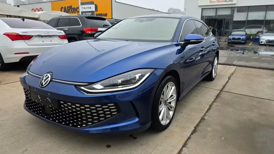 Volkswagen Lamando Lingdu 2022 Lingdu L 280TSI DSG Cool Edition 2022 — photo 1, buy with delivery to Moscow