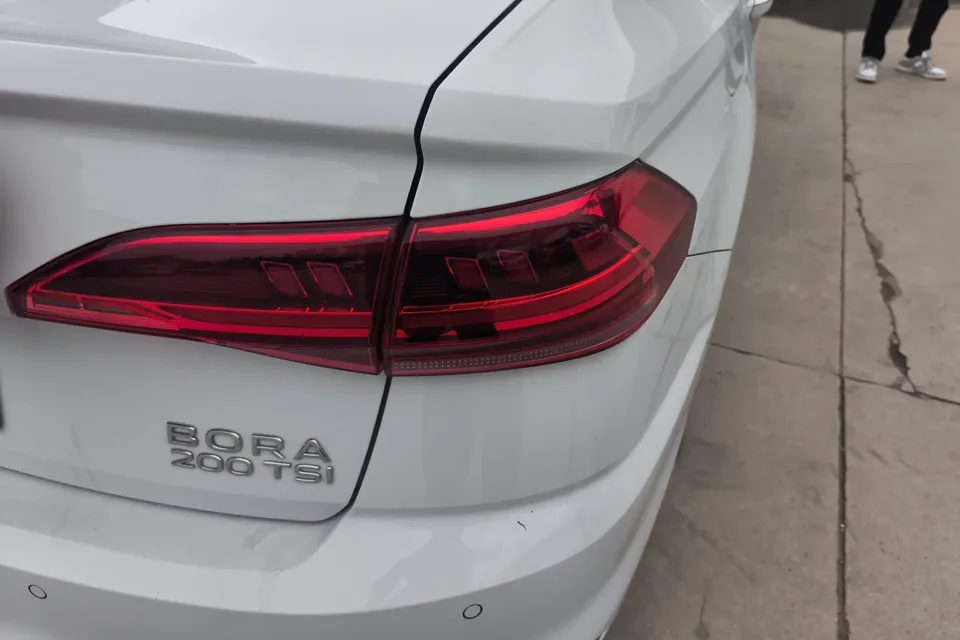 Volkswagen Bora Bora 2023 200TSI DSG Joy Edition 2023 — thumbnail 2