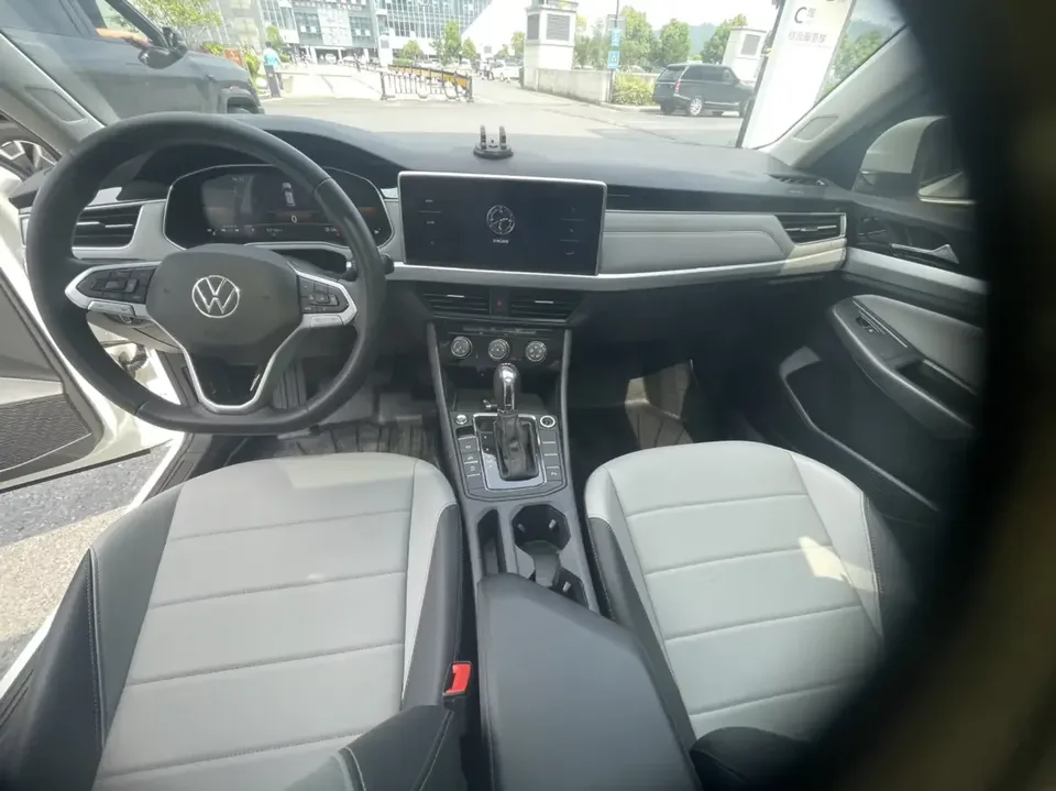 Volkswagen Bora Bora 2023 200TSI DSG Free Travel Edition 2023 — thumbnail 5