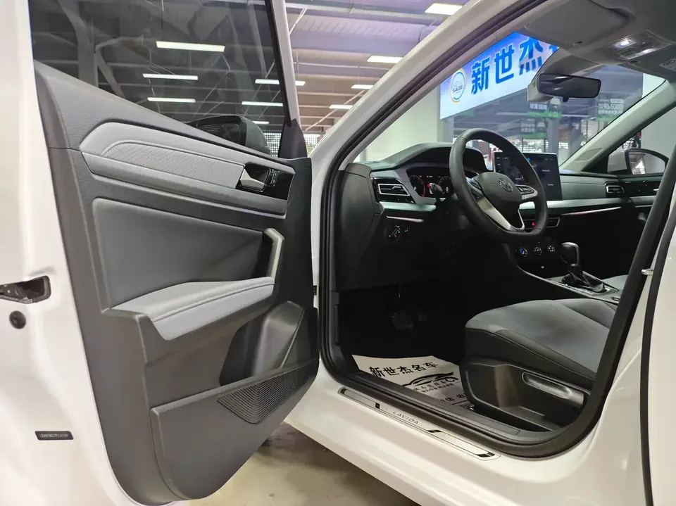 Volkswagen Lavida Lavida 2024 1.5L Automatic Starry Sky 5 Million Edition 2024 — thumbnail 5