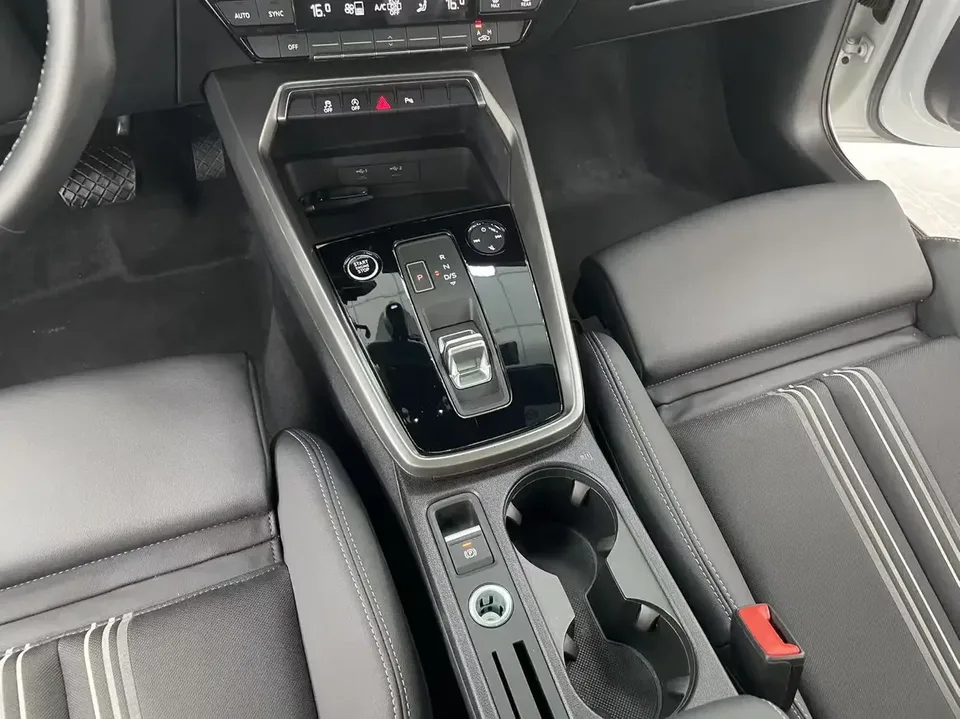 Audi A3 Audi A3 2022 Sportback 35 TFSI Stylish and sporty 2023 — thumbnail 4
