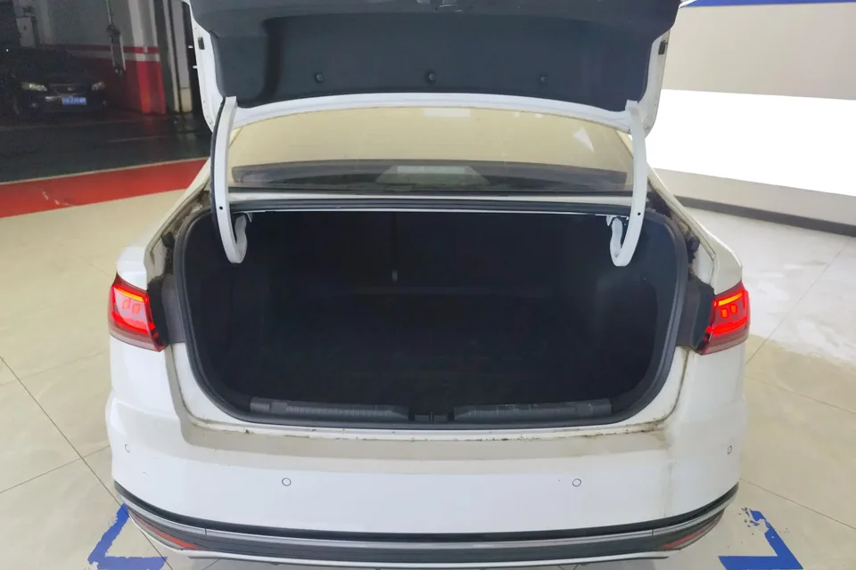 Volkswagen Bora Bora 2023 200TSI DSG Joy Travel PRO Edition 2023 — thumbnail 5