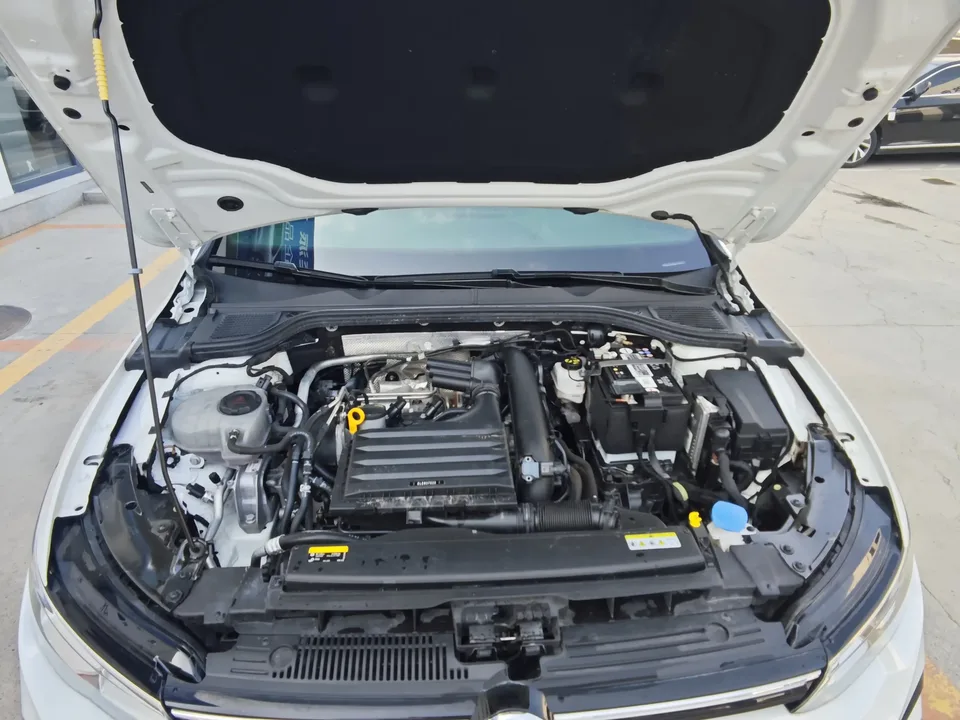 Volkswagen Golf golf 2023 280TSI DSG R-Line facelift 2024 — thumbnail 3