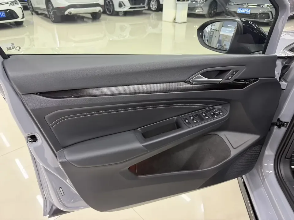 Volkswagen Golf golf 2021 280TSI DSG R-Line 2022 — thumbnail 3