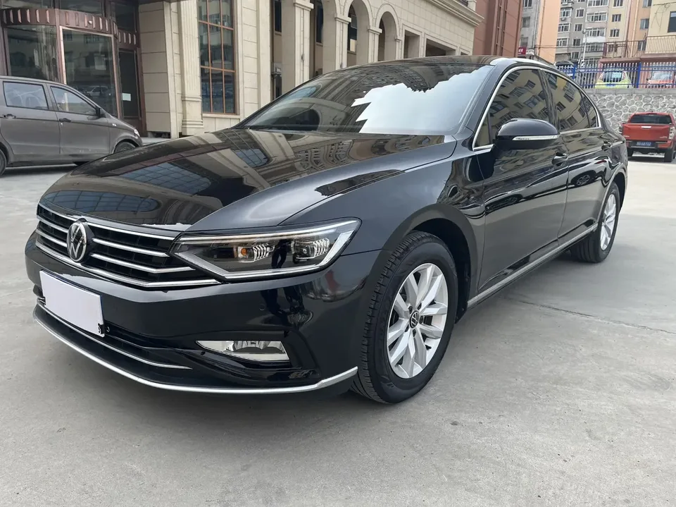 Volkswagen Magotan Magotan 2020 280TSI DSG Comfort 2022 — photo 1, buy with delivery to Moscow