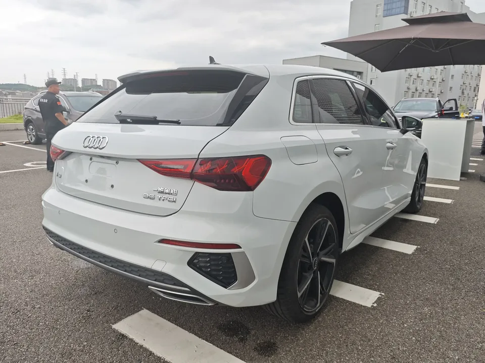 Audi A3 Audi A3 2024 Sportback 35 TFSI Stylish and sporty 2024 — thumbnail 4