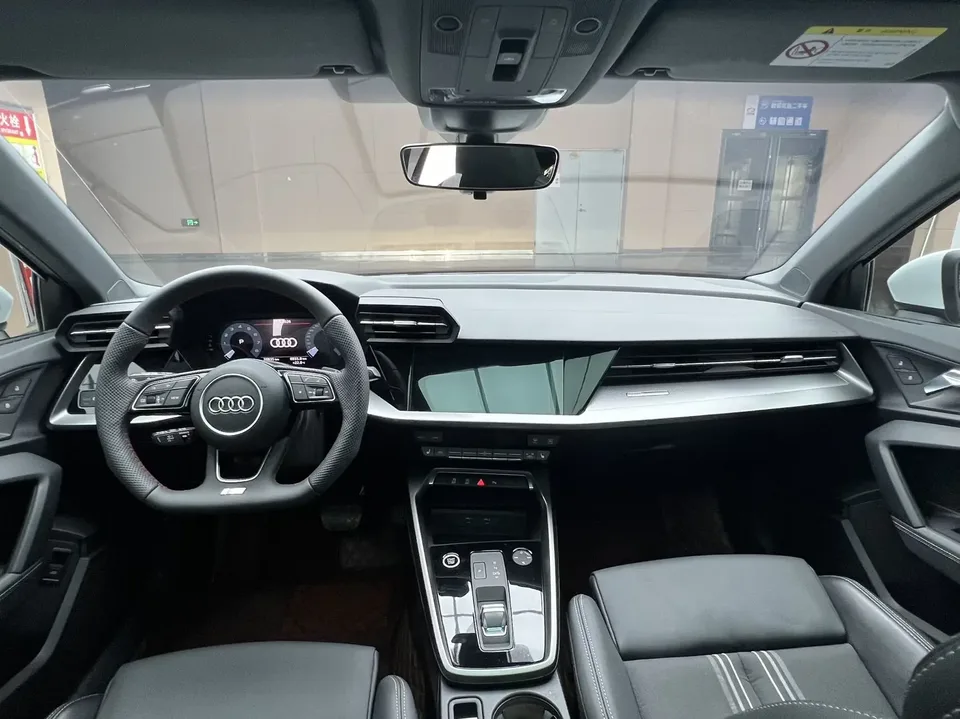 Audi A3 Audi A3 2022 Sportback 35 TFSI Stylish and sporty 2022 — thumbnail 4