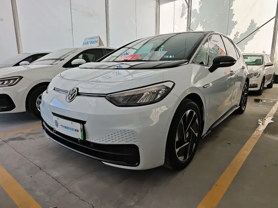Volkswagen ID.3 Volkswagen ID.3 2023 Pure Smart Edition 2023 — photo 1, buy with delivery to Moscow