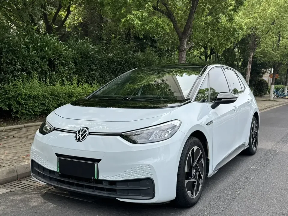Volkswagen ID.3 Volkswagen ID.3 2023 Upgraded Pure Smart Edition 2023 — photo 1, buy with delivery to Moscow
