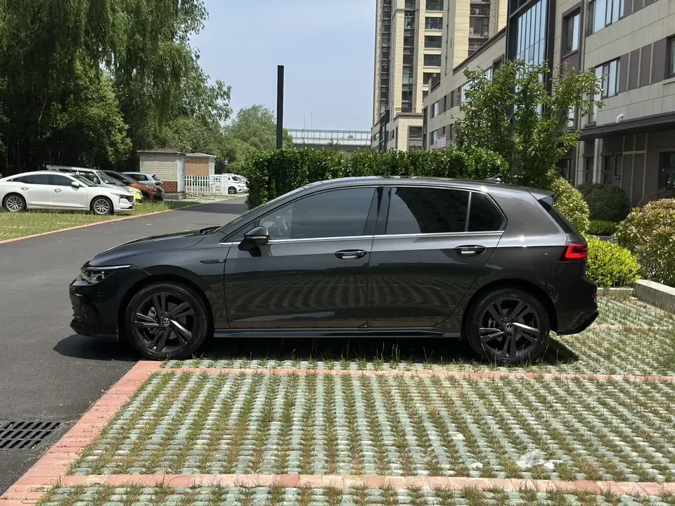 Volkswagen Golf golf 2021 280TSI DSG R-Line 2022 — photo 1, buy with delivery to Moscow